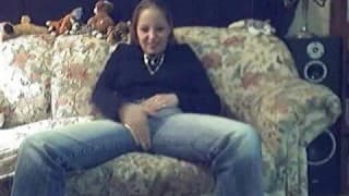 Une amatrice se touche devant la caméra