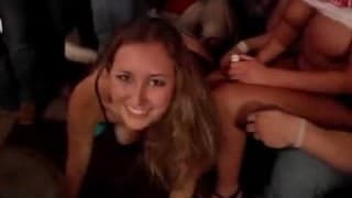 Orgie de folie entre étudiants!