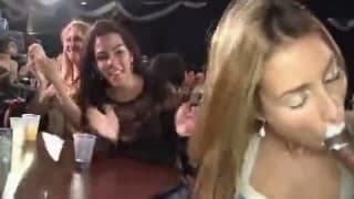 Une orgie de malade dans une boite de nuit