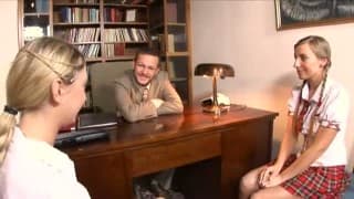 Deux étudiantes pour son énorme sexe