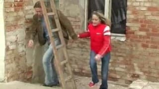 Amatrice blonde qui se donne à fond dans un film porno