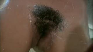 Beurette se fait baiser la moule poilue