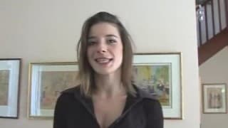 Une petite salope en rut prend du plaisir