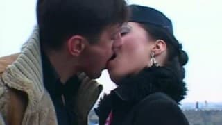 Une hôtesse de l'air bien gourmande