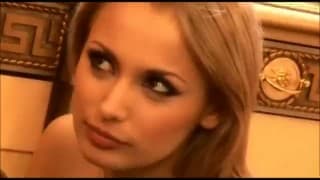 Deux grosses queues pour une blondasse