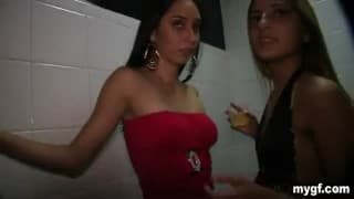 Une élève se tape son mec en cour