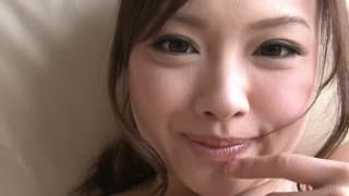 Aiko Hirose se fait raser sa petite chatte poilue