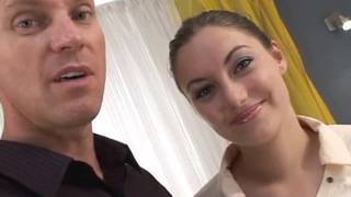 Dilon Day - Une chatte bien poilue et un anus étroit !