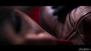 Holly D est toujours présente pour un porno chio