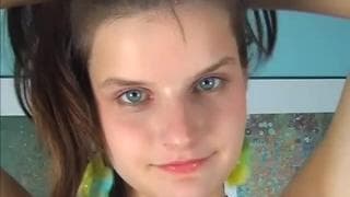 Des caresses très sympathiques venant d'une amatrice