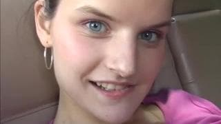 Elle adore se tripoter alors autant mater !