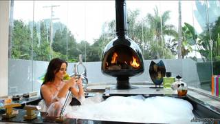 Brandy Aniston est sublime mais aussi chaude !