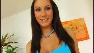 Même dans l'anus elle accepte ça !