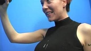 Alisha Angel pour un gloryhole de porc !