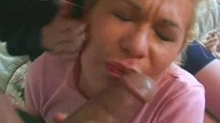 Ces deux blondasses testent la sodomie