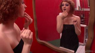 Violet Monroe une belle emo rousse pour un pov