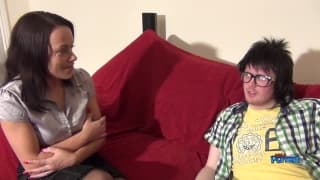 Bentley Dawson sucer une queue elle adore ça !