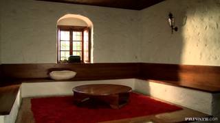 Colette est une salope blonde qui accepte l'anal !