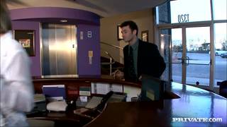 Holly Wellin se fait démonter le cul