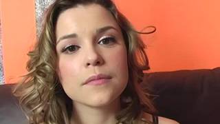 Deux actrices porno partagent un pénis