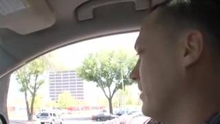 Miley Ann commence en voiture et elle kiff !