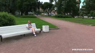 Olivia Crace une femme blonde assez motivée !