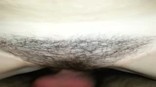 Dans les entrailles de sa chatte