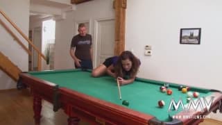 Jeux de boules pour cette nana