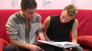 Deux homo se font plaisir
