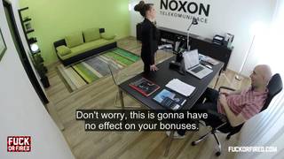 Pour garder son taff elle baise bien !