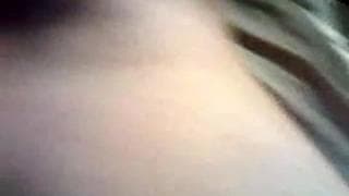 Petite levrette assez généreuse avec son mec !