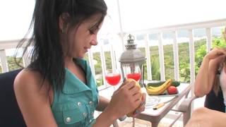 Des gouines sublimes vont se lécher !