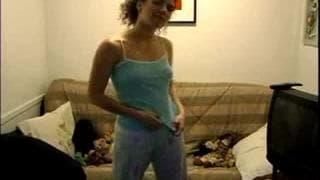 Elle se fait du bien devant la caméra