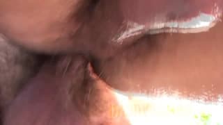 Blake Hardwicke se tape son pote dehors !