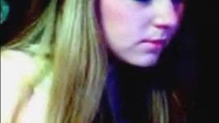 Plusieurs caresses pour une femme de 18ans