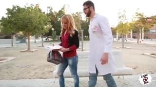 Baisée par le prof de chimie du campus