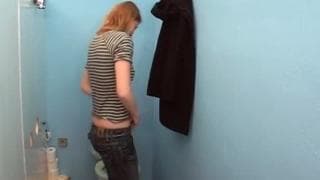 Eva aime ça se mettre un pénis dans la chatte