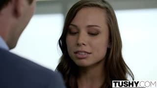 Aidra Fox prend dans le cul et c'est à voir !