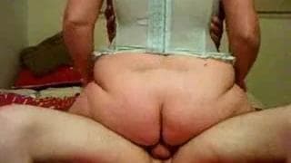 Il baise une meuf avec un gros cul !