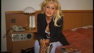 Zora Banx une blondasse qui aime le groupe sexe