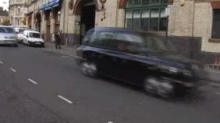 Deux copines baisent un asiate en Trio à Londres