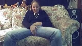 Teen bandante pour des caresses devant la cam