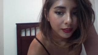 Elle va jouir de plaisir devant sa camera