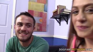 Sauté par trois black devant son petit copain