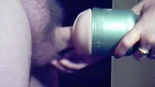 Elle utilise un sextoy avec son mari