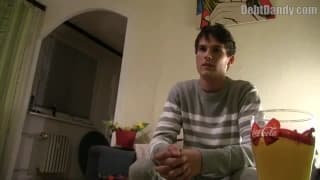 Voici un twink qui va donner son cul !