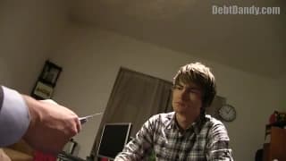 Il aime s'en prendre plein les fesses