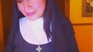 Des seins imposants que madame adore exhiber