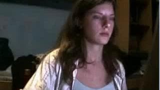 Un peu d'exhibe devant sa webcam