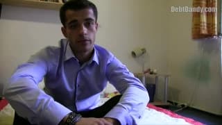 Une baise pour ce gars qui a besoin de tune